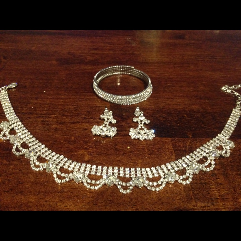 Diamond choker, earring(s), and bracelet set